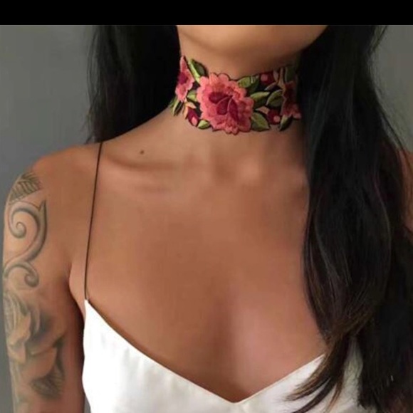 Flower boho embroidered choker necklace - Picture 3 of 5
